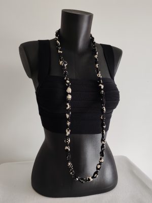 Sautoir Naïla - perles - S - de coton à fleurs stylisées blanches sur fond noir